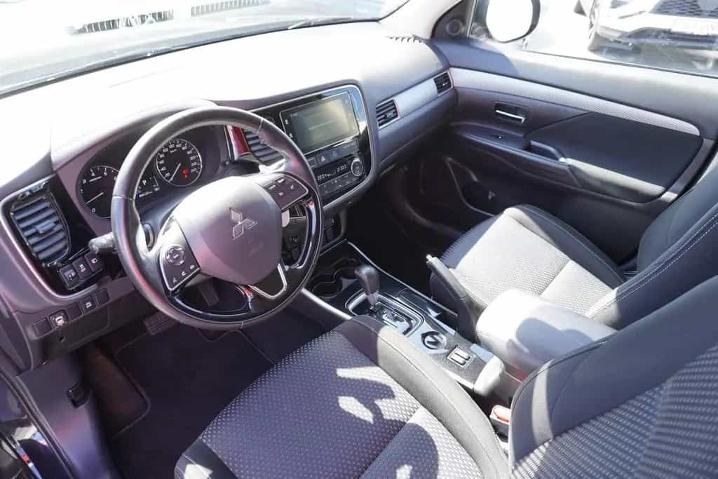Mitsubishi Outlander 2.0 2WD Kamera Tempomat AHK PDC 06/2018-photo-7