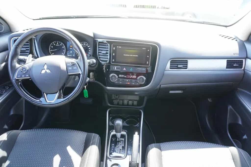 Mitsubishi Outlander 2.0 2WD Kamera Tempomat AHK PDC 06/2018-photo-8