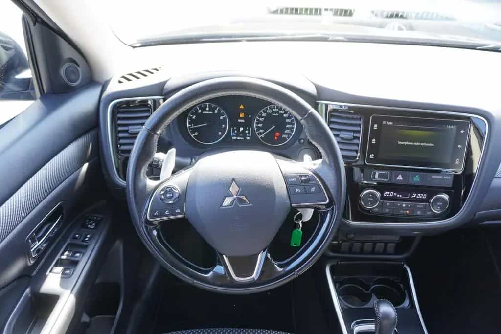 Mitsubishi Outlander 2.0 2WD Kamera Tempomat AHK PDC 06/2018-photo-9