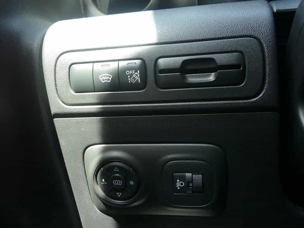 Citroën C3 Aircross PureTech110 Shine AAC Navi HUD SHZ 07/2021-photo-28