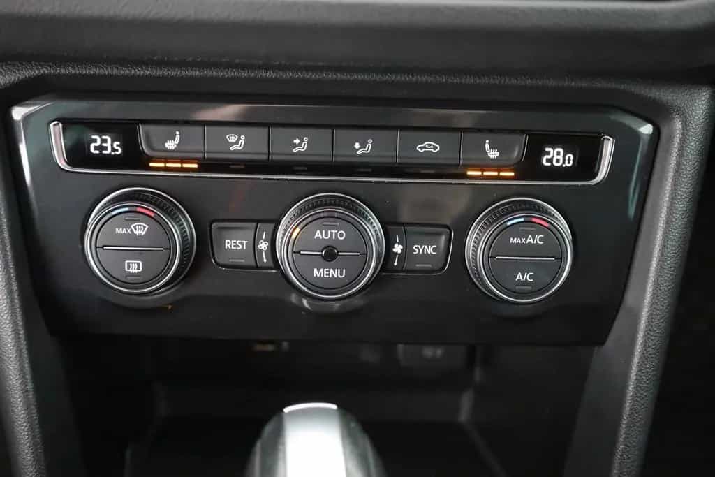 Volkswagen Tiguan 1.5 TSI DSG R-Line LED Navi Kamera AHK 05/2020-photo-11