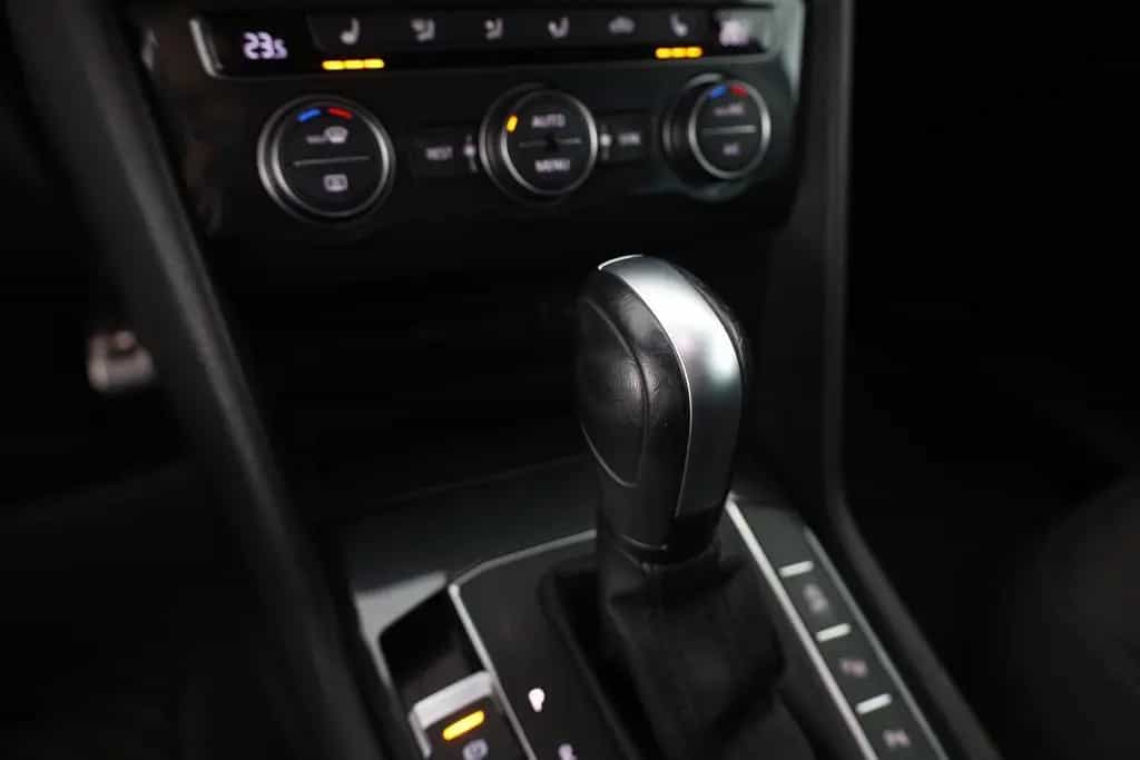 Volkswagen Tiguan 1.5 TSI DSG R-Line LED Navi Kamera AHK 05/2020-photo-12