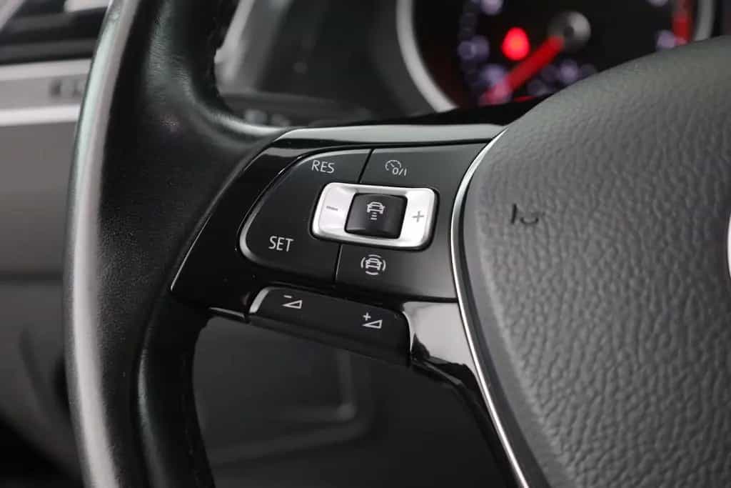 Volkswagen Tiguan 1.5 TSI DSG R-Line LED Navi Kamera AHK 05/2020-photo-14