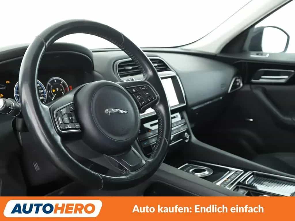 Jaguar F-Pace 20d Prestige AWD Aut.*NAV*XENON*ACC*CAM* 10/2016-photo-9