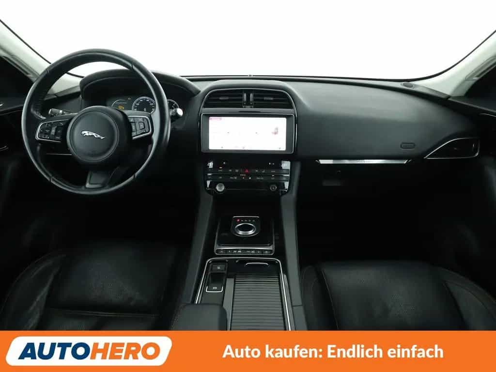 Jaguar F-Pace 20d Prestige AWD Aut.*NAV*XENON*ACC*CAM* 10/2016-photo-10