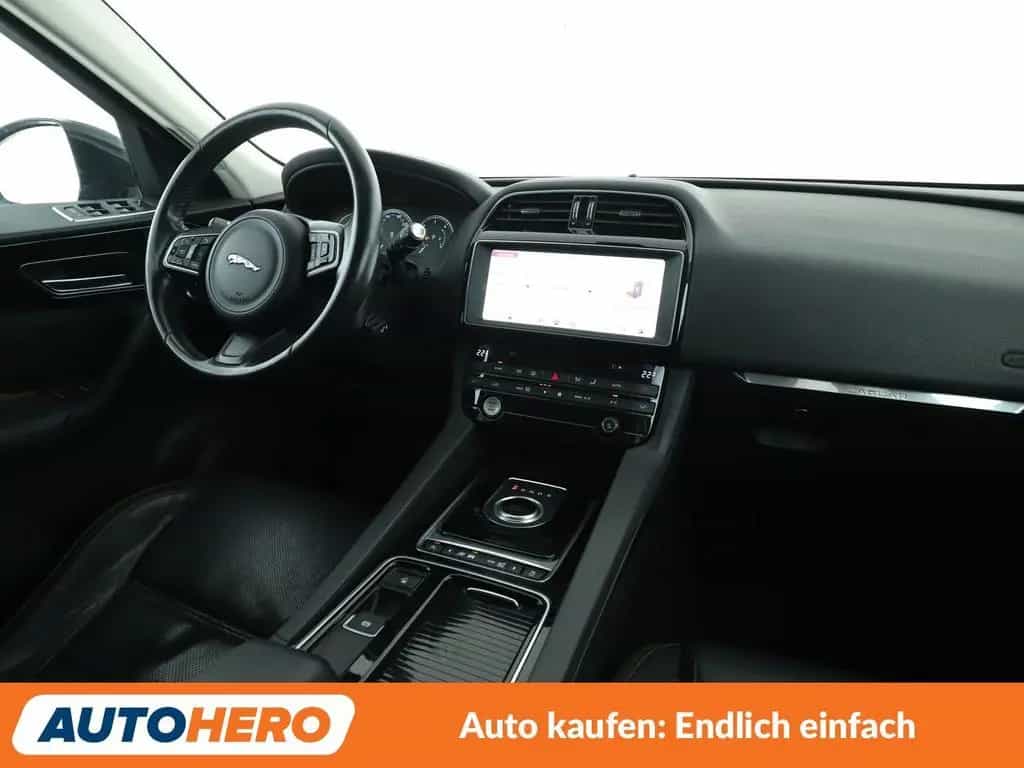 Jaguar F-Pace 20d Prestige AWD Aut.*NAV*XENON*ACC*CAM* 10/2016-photo-11