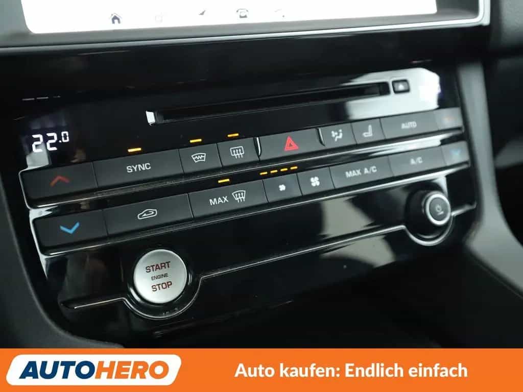 Jaguar F-Pace 20d Prestige AWD Aut.*NAV*XENON*ACC*CAM* 10/2016-photo-22