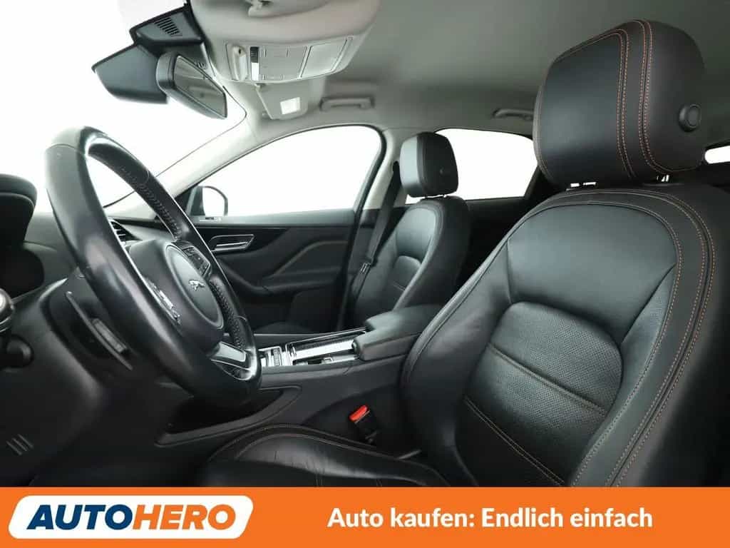 Jaguar F-Pace 20d Prestige AWD Aut.*NAV*XENON*ACC*CAM* 10/2016-photo-8