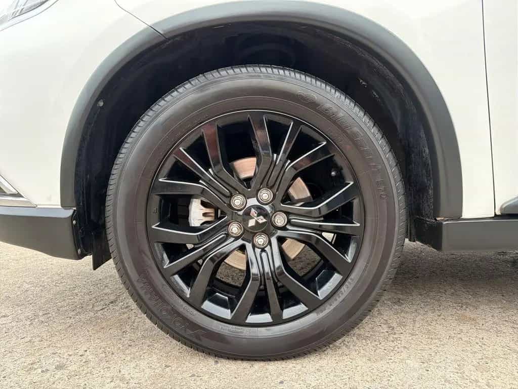Mitsubishi Outlander Edition+ Black 2WD, CVT, AHK, 7-Sitzer 07/2018-photo-11