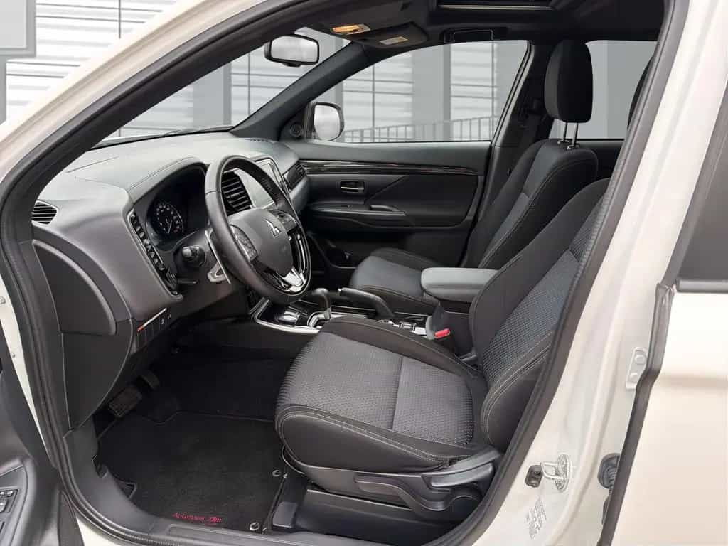 Mitsubishi Outlander Edition+ Black 2WD, CVT, AHK, 7-Sitzer 07/2018-photo-14