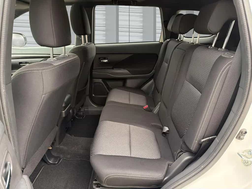 Mitsubishi Outlander Edition+ Black 2WD, CVT, AHK, 7-Sitzer 07/2018-photo-16