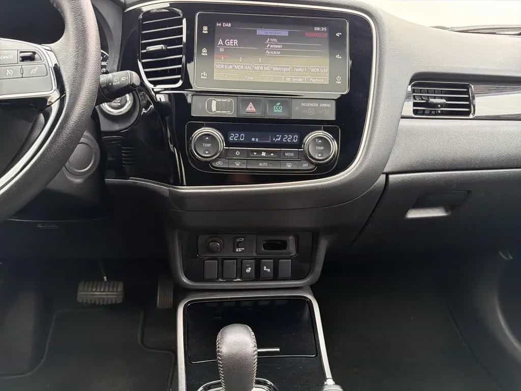 Mitsubishi Outlander Edition+ Black 2WD, CVT, AHK, 7-Sitzer 07/2018-photo-20