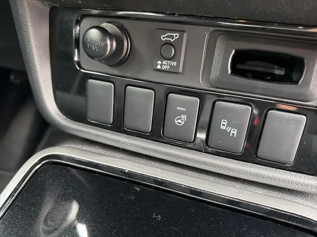 Mitsubishi Outlander Edition+ Black 2WD, CVT, AHK, 7-Sitzer 07/2018-photo-23