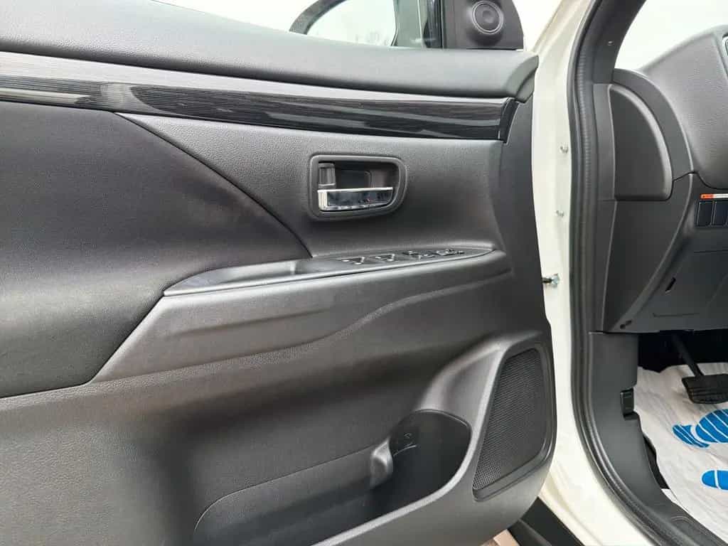 Mitsubishi Outlander Edition+ Black 2WD, CVT, AHK, 7-Sitzer 07/2018-photo-24
