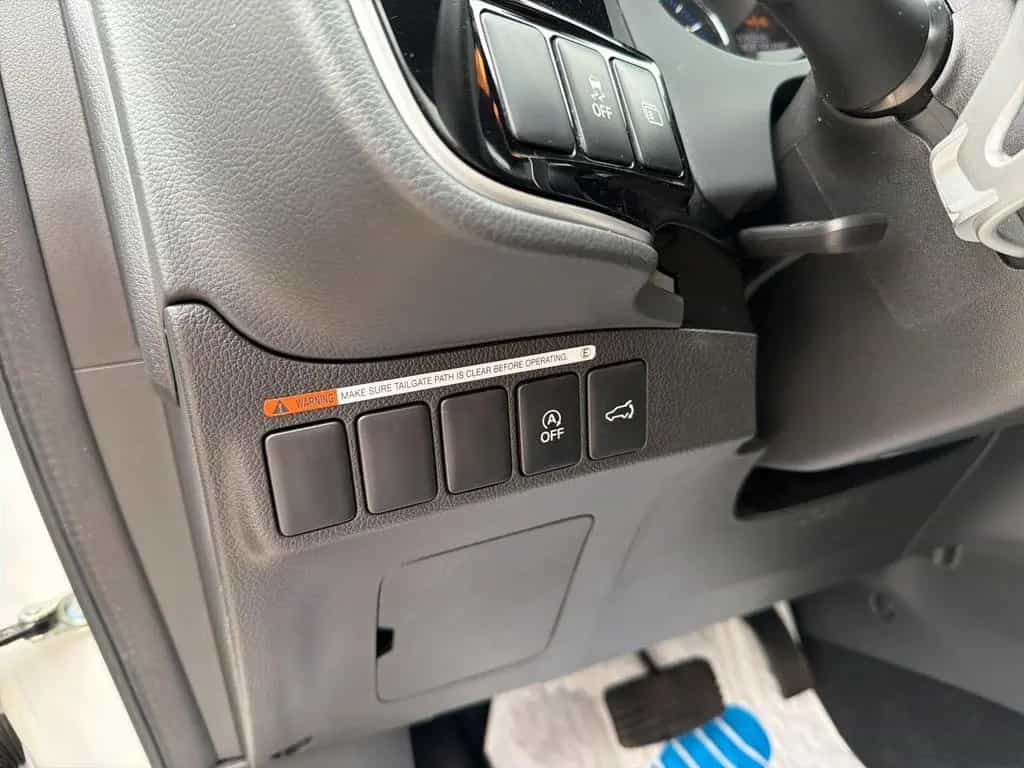 Mitsubishi Outlander Edition+ Black 2WD, CVT, AHK, 7-Sitzer 07/2018-photo-25
