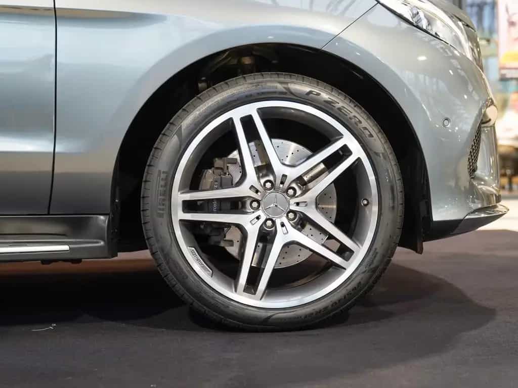 Mercedes-Benz GLE-Class 400 4M AMG Line Pano AIRMATIC 360° COMAND 03/2018-photo-1