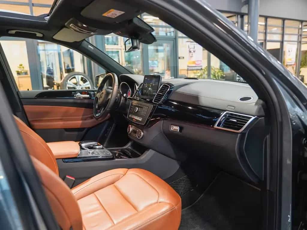 Mercedes-Benz GLE-Class 400 4M AMG Line Pano AIRMATIC 360° COMAND 03/2018-photo-10