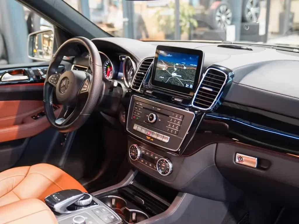 Mercedes-Benz GLE-Class 400 4M AMG Line Pano AIRMATIC 360° COMAND 03/2018-photo-11