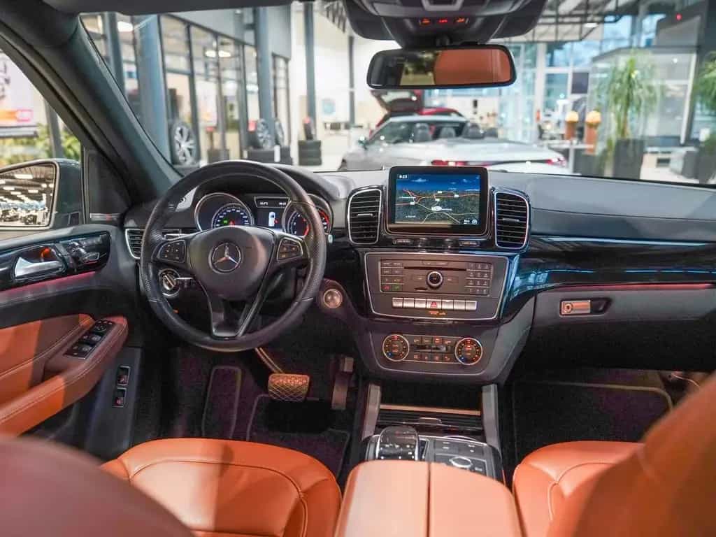 Mercedes-Benz GLE-Class 400 4M AMG Line Pano AIRMATIC 360° COMAND 03/2018-photo-16
