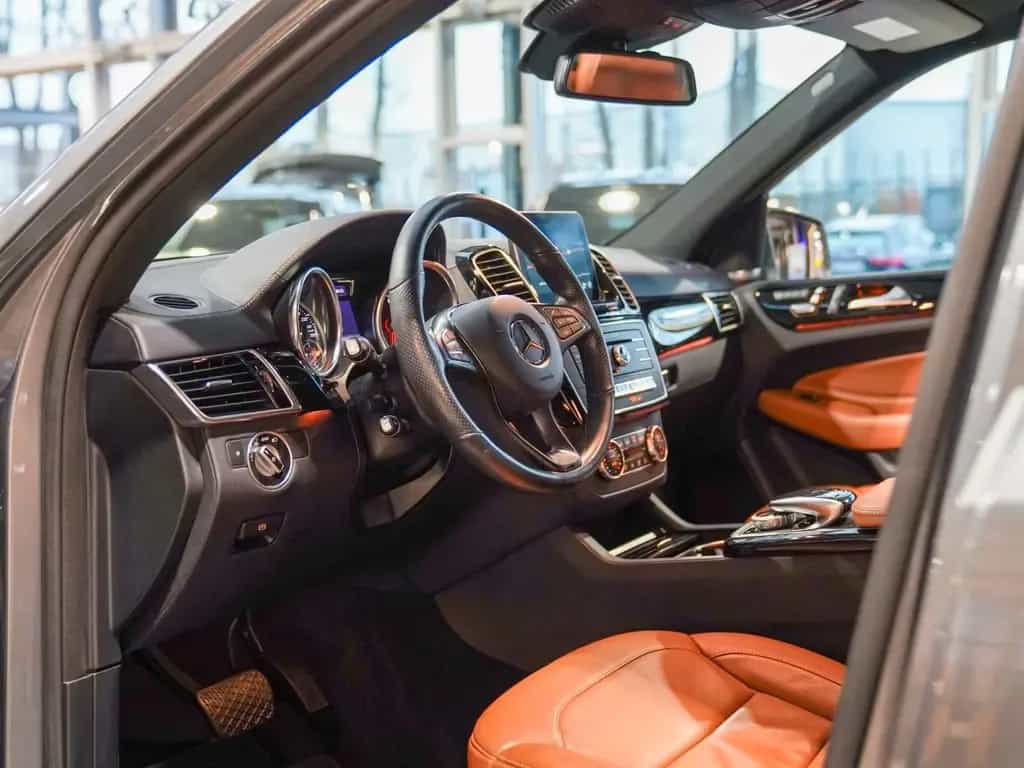 Mercedes-Benz GLE-Class 400 4M AMG Line Pano AIRMATIC 360° COMAND 03/2018-photo-18