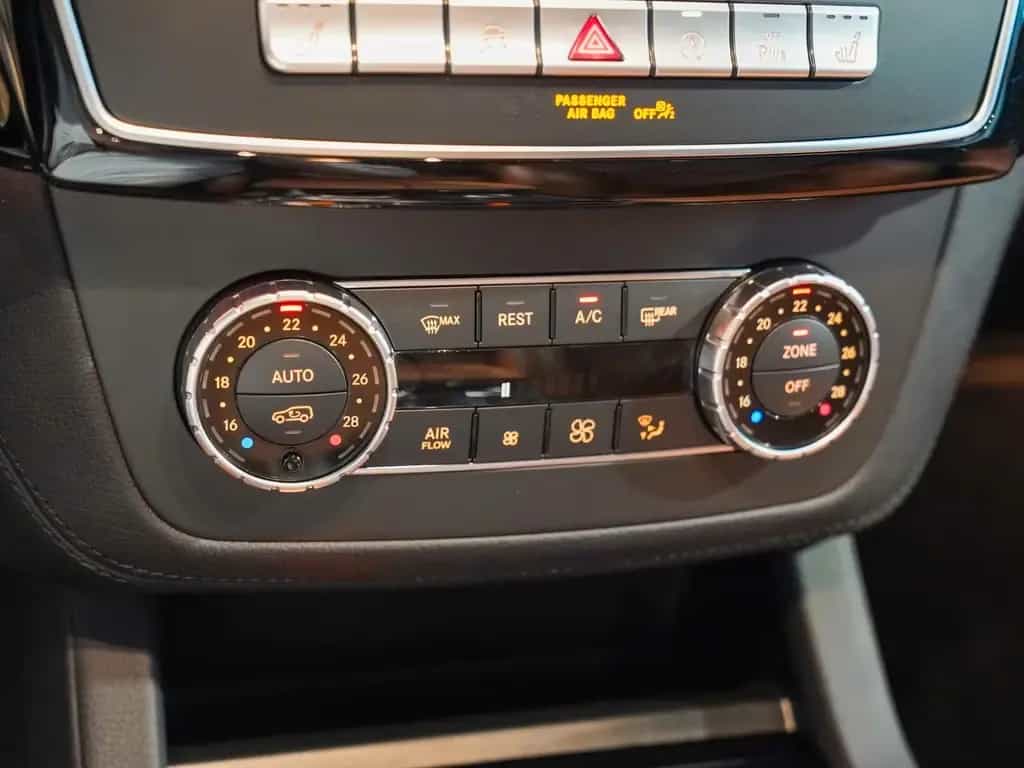 Mercedes-Benz GLE-Class 400 4M AMG Line Pano AIRMATIC 360° COMAND 03/2018-photo-28