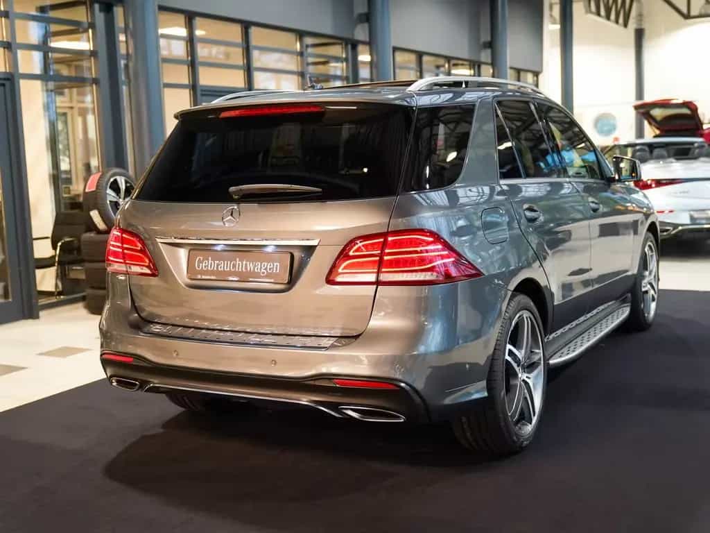 Mercedes-Benz GLE-Class 400 4M AMG Line Pano AIRMATIC 360° COMAND 03/2018-photo-3