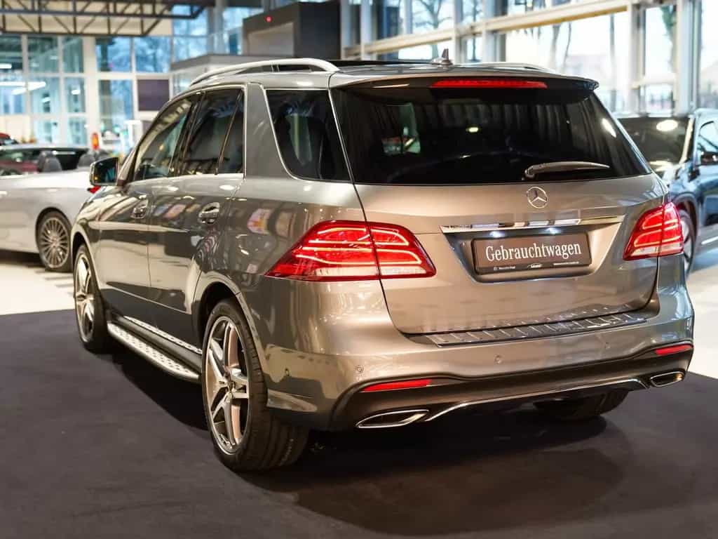 Mercedes-Benz GLE-Class 400 4M AMG Line Pano AIRMATIC 360° COMAND 03/2018-photo-4