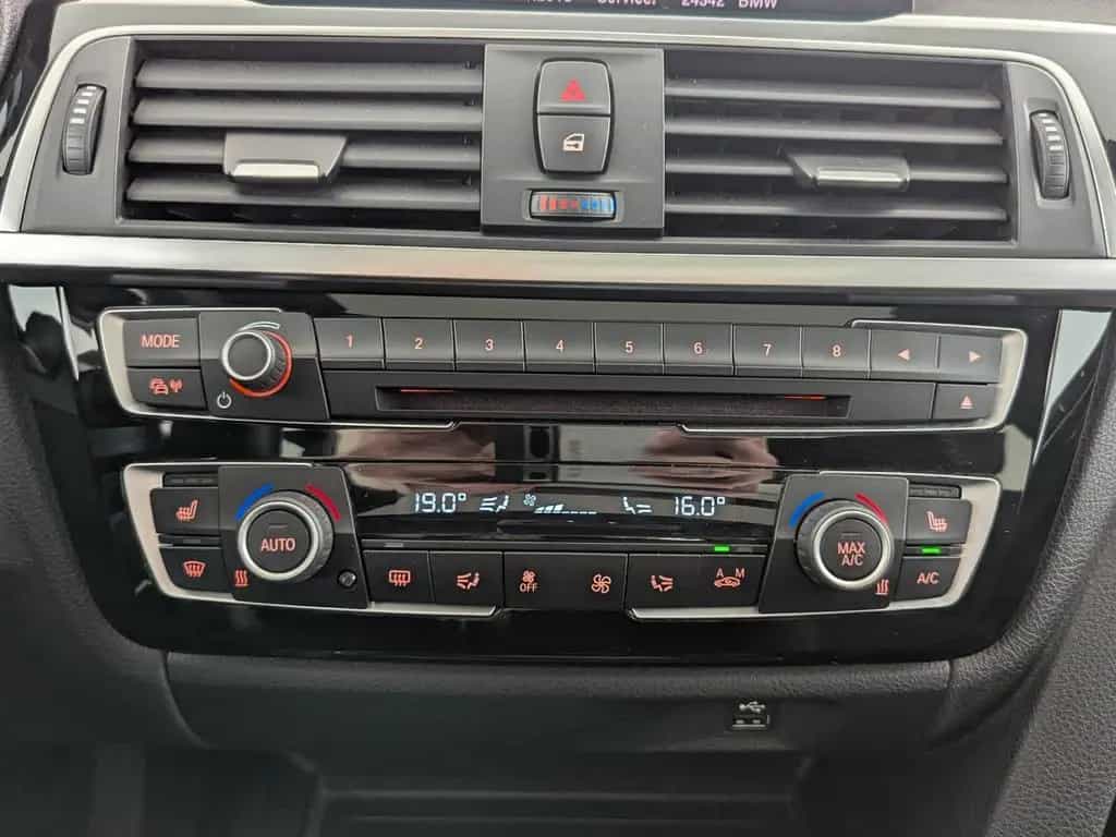 BMW 3 Series 320 i Sport Line (EURO 6d-TEMP) LED+NAVI+PANO+BC 11/2019-photo-22