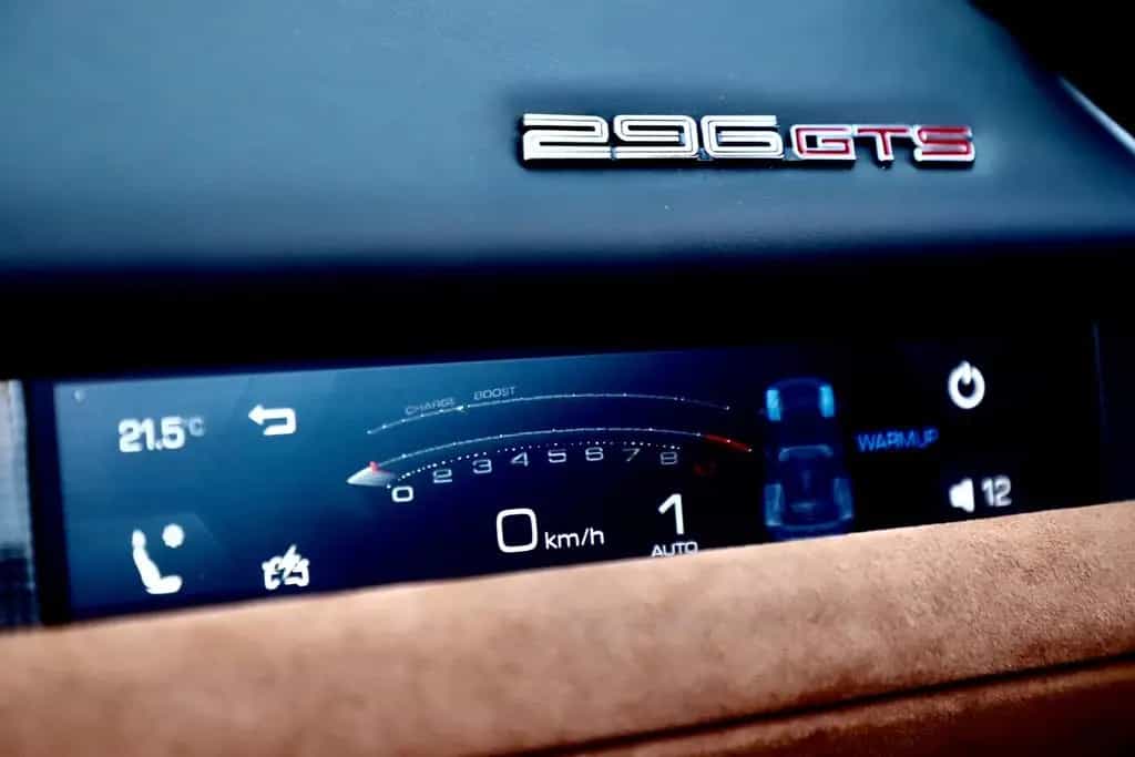 Ferrari 296 GTS Lift LED Carbon Lenkrad Hifi Premium 02/2025-photo-10