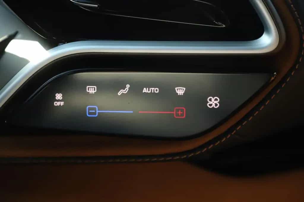 Ferrari 296 GTS Lift LED Carbon Lenkrad Hifi Premium 02/2025-photo-23