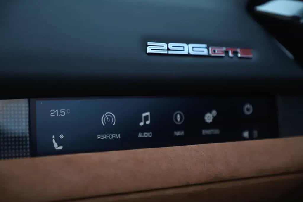 Ferrari 296 GTS Lift LED Carbon Lenkrad Hifi Premium 02/2025-photo-24