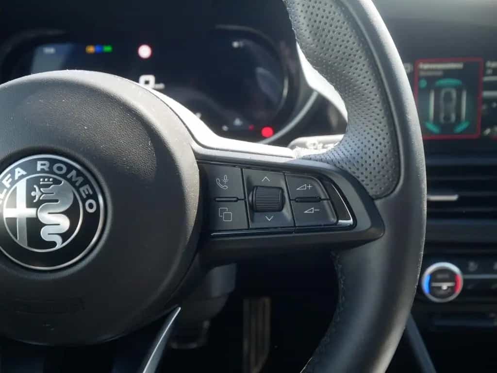 Alfa Romeo Giulia VELOCE 2.0 TURBO 16V 280 PS AT TECHNOLOGI 01/2025-photo-19