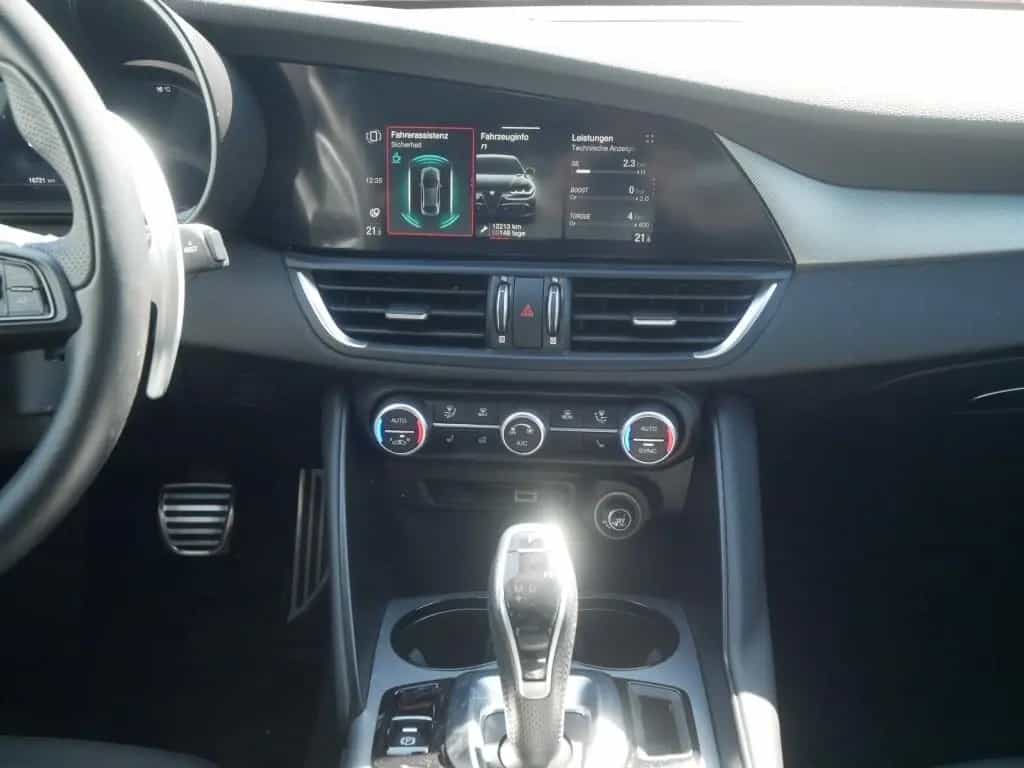 Alfa Romeo Giulia VELOCE 2.0 TURBO 16V 280 PS AT TECHNOLOGI 01/2025-photo-20