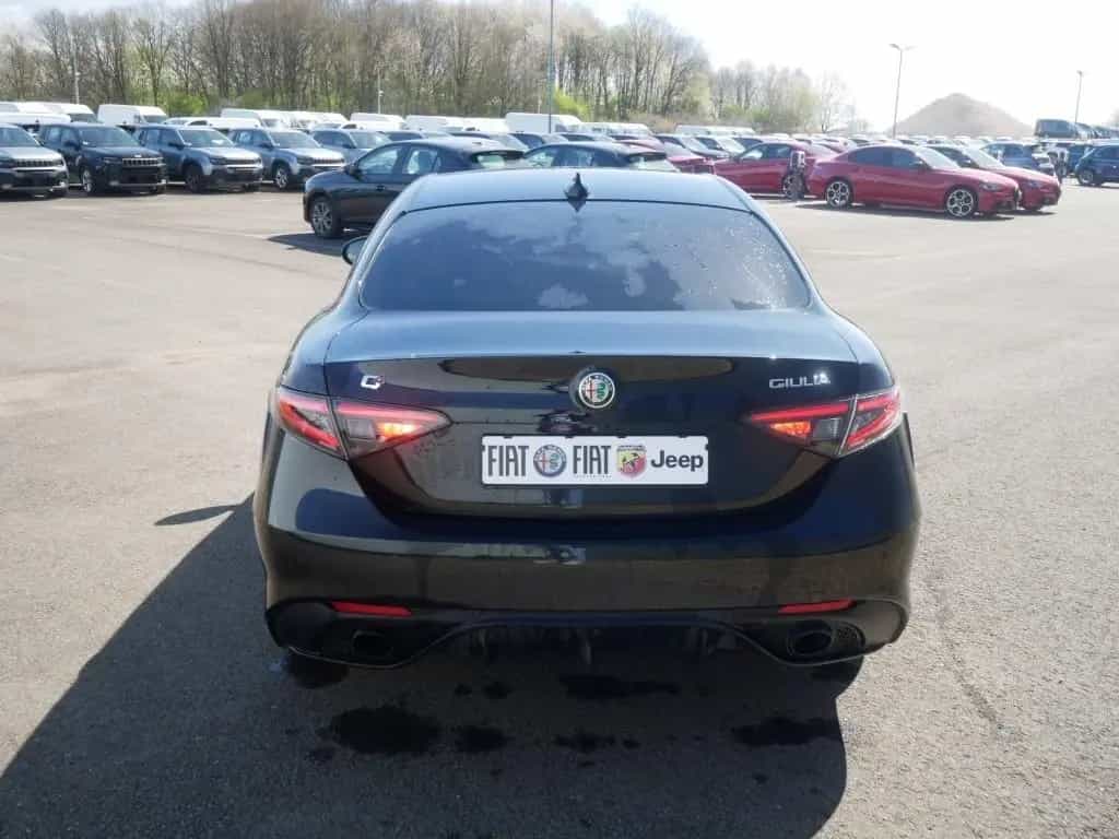 Alfa Romeo Giulia VELOCE 2.0 TURBO 16V 280 PS AT TECHNOLOGI 01/2025-photo-3