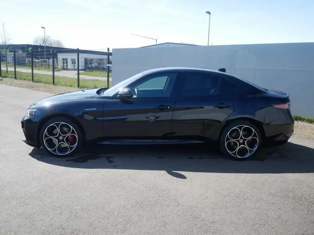 Alfa Romeo Giulia VELOCE 2.0 TURBO 16V 280 PS AT TECHNOLOGI 01/2025-photo-5