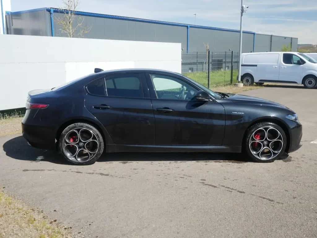 Alfa Romeo Giulia VELOCE 2.0 TURBO 16V 280 PS AT TECHNOLOGI 01/2025-photo-1