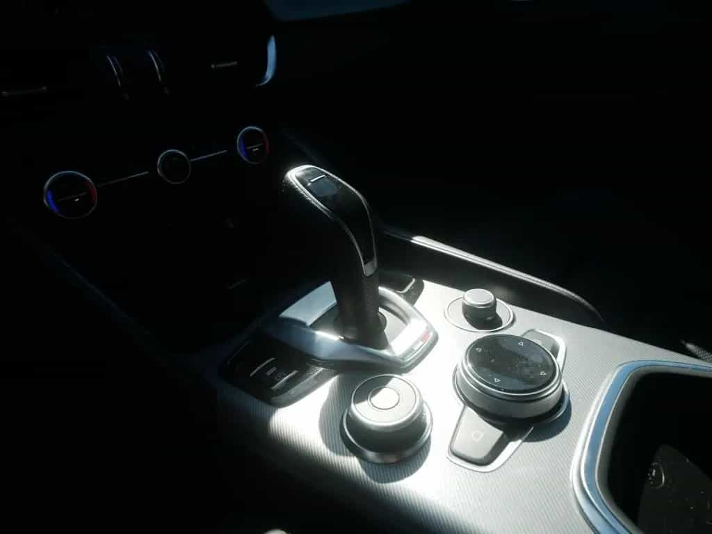 Alfa Romeo Giulia VELOCE 2.0 TURBO 16V 280 PS AT TECHNOLOGI 01/2025-photo-10