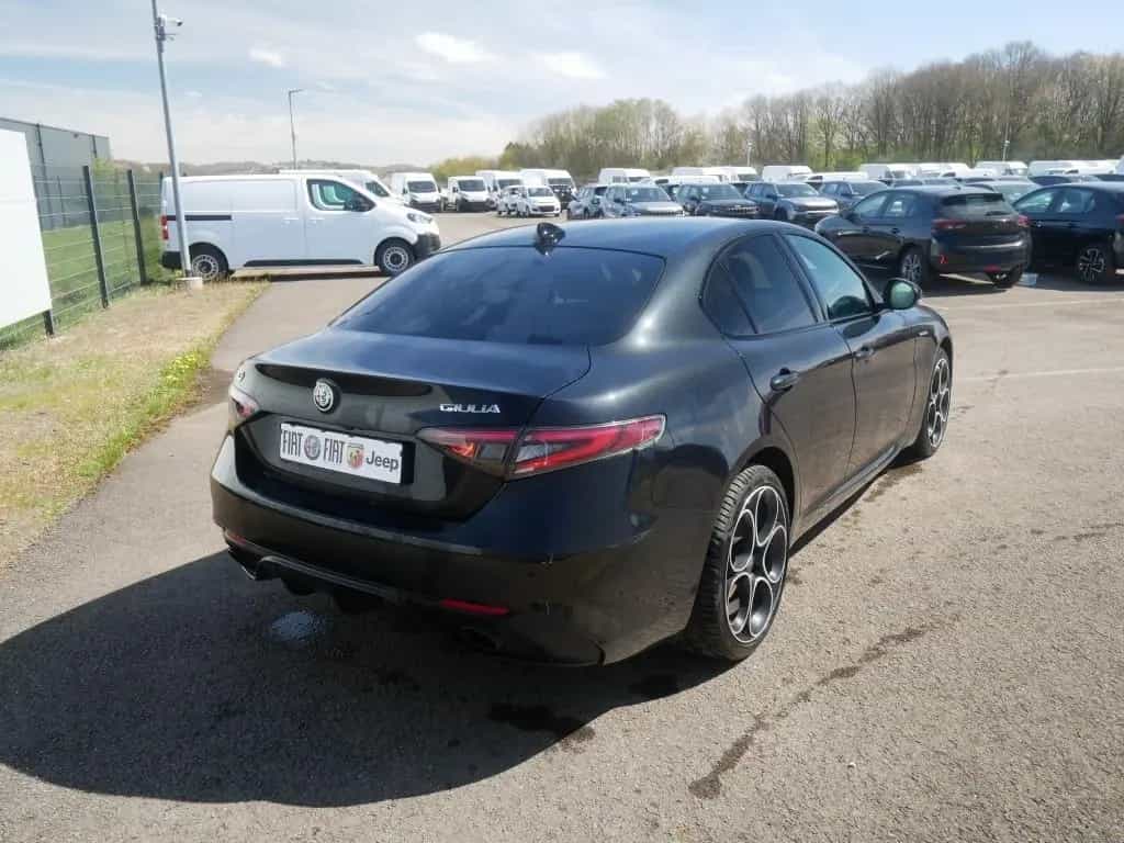 Alfa Romeo Giulia VELOCE 2.0 TURBO 16V 280 PS AT TECHNOLOGI 01/2025-photo-2
