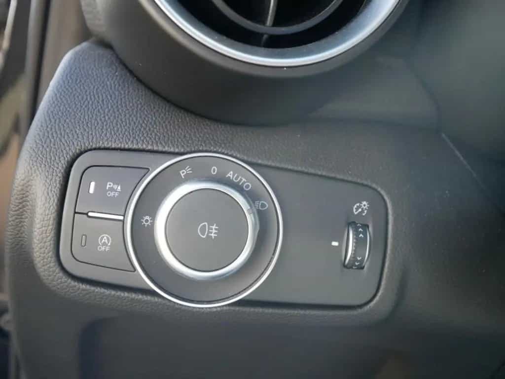 Alfa Romeo Giulia VELOCE 2.0 TURBO 16V 280 PS AT TECHNOLOGI 01/2025-photo-22