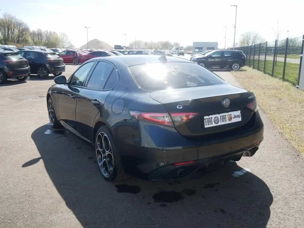Alfa Romeo Giulia VELOCE 2.0 TURBO 16V 280 PS AT TECHNOLOGI 01/2025-photo-4