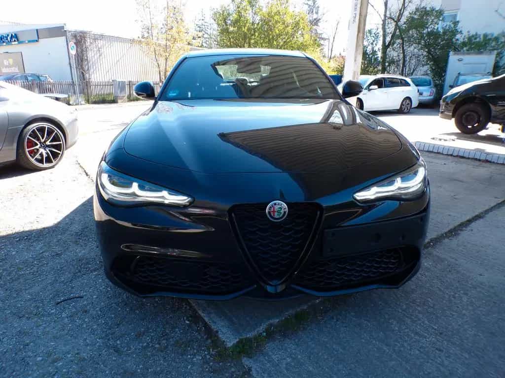 Alfa Romeo Giulia Veloce Q4 Premium-Paket/Matrix-LED 09/2023-photo-1