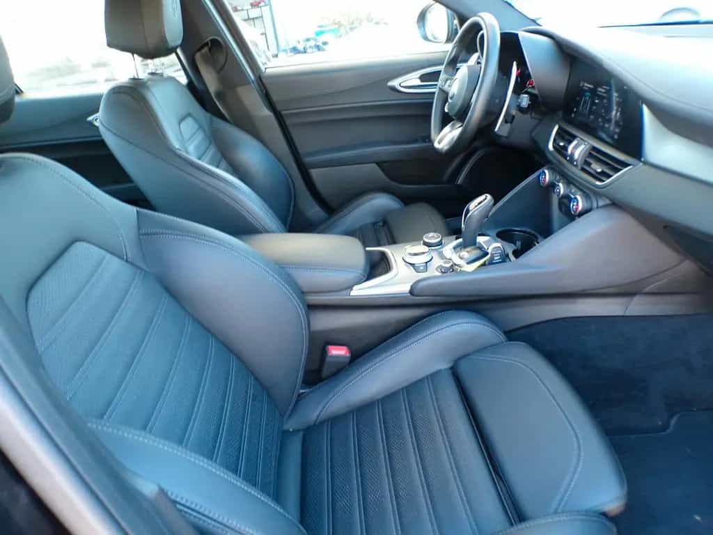 Alfa Romeo Giulia Veloce Q4 Premium-Paket/Matrix-LED 09/2023-photo-3