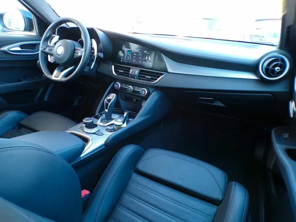 Alfa Romeo Giulia Veloce Q4 Premium-Paket/Matrix-LED 09/2023-photo-7