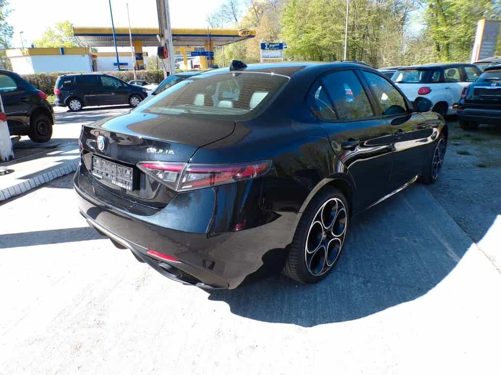Alfa Romeo Giulia Veloce Q4 Premium-Paket/Matrix-LED 09/2023-photo-9