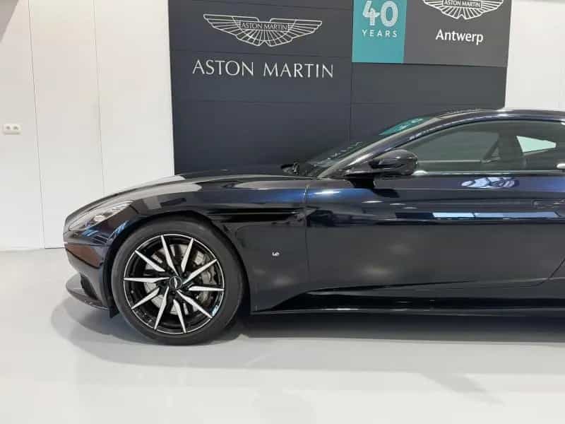 Aston Martin DB11 V12 Coupe 07/2017-photo-10
