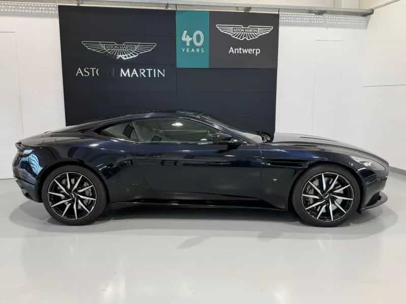 Aston Martin DB11 V12 Coupe 07/2017-photo-2