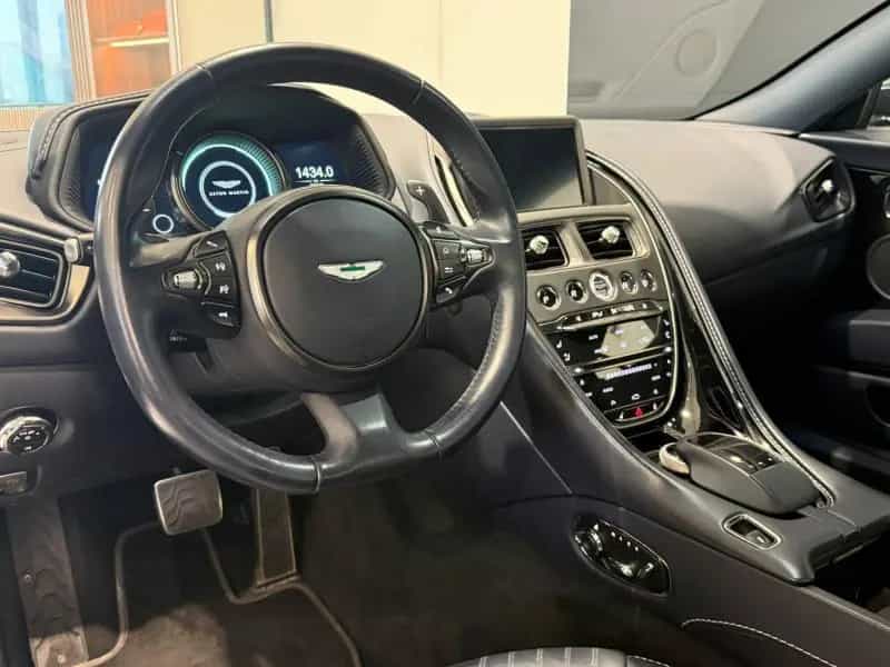 Aston Martin DB11 V12 Coupe 07/2017-photo-20