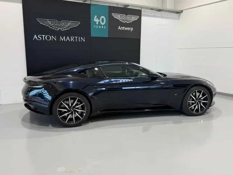 Aston Martin DB11 V12 Coupe 07/2017-photo-28