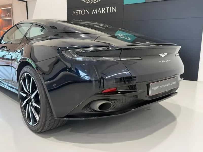 Aston Martin DB11 V12 Coupe 07/2017-photo-3