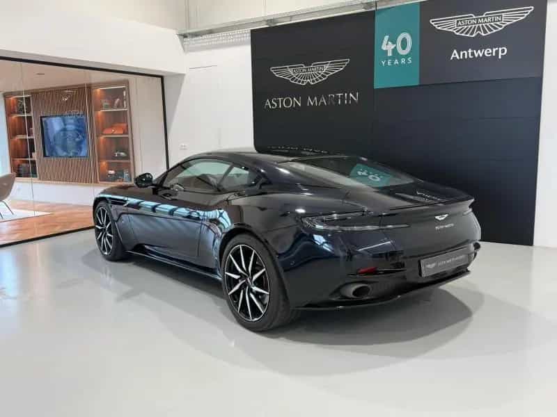 Aston Martin DB11 V12 Coupe 07/2017-photo-4
